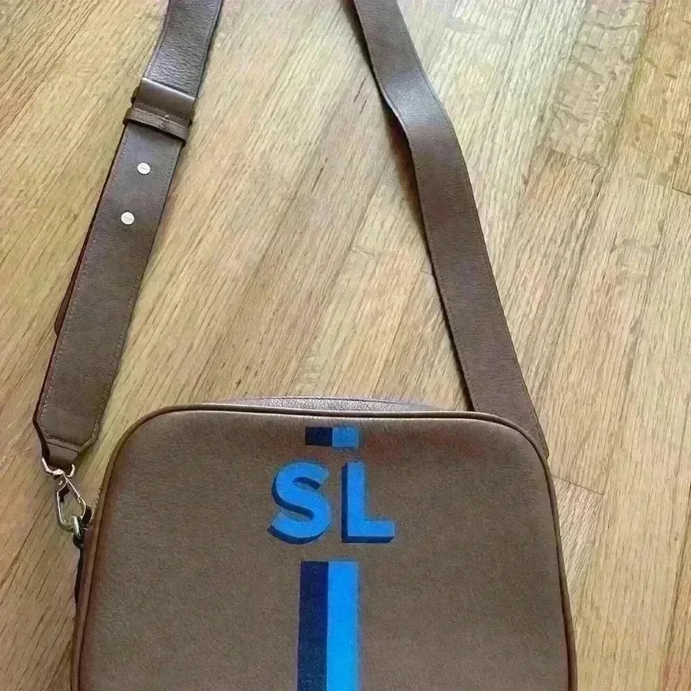Leatherology monogrammed camera crossbody bag - Picture 2 of 5